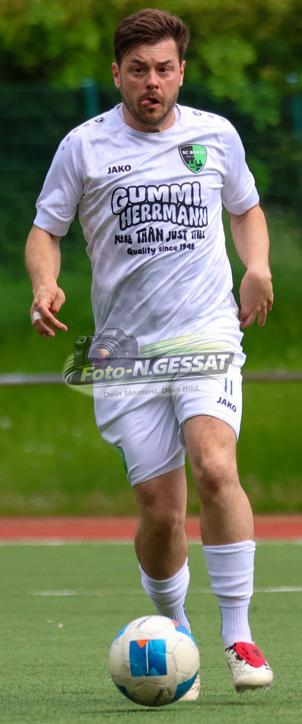 SC Bünde - TuS Tengern | Auf dem Bild zu sehen: weiß SC Bünde: Fabio SerroneSC Bünde, TuS Tengern, Saison 25/26, Bezirksliga, Hunnebrock, Deutschland - Realisiert mit Pictrs.com