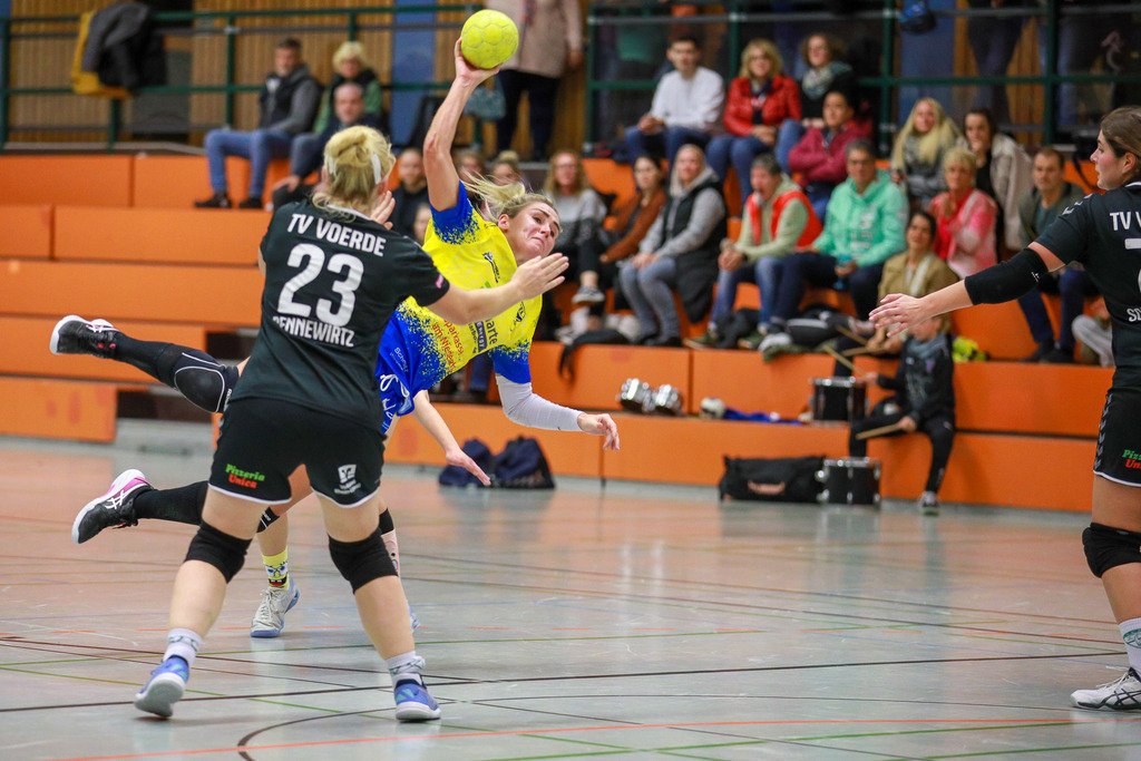 SVN_TvVoerde_021124_094 | Bildergalerie von Sport-Ereignissen aber auch von weiteren spannenden Dingen - nicht nur vom Niederrhein. In Anlehnung an den bekannten Spruch von Hanns Dieter Hüsch heißt das Motto: "Niederrhein ist überall".  - Realisiert mit Pictrs.com