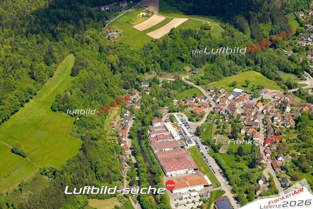 Luftaufnahme  Untergröningen  Abtsgmünd Das Luftbild wurde 2025 vom UL-Flugzeug heraus erstellt ( keine Drohne ) - Hochauflösende Luftaufnahme -Nicht vergleichbar mit Google Maps oder Satelittenbilder- Die Geschenkidee !Mit Lizenz und Bildrechte bestellbar