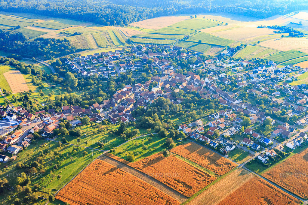 Luftbild: Ortsansicht von Nordwesten im Ortsteil Nußbaum in Neulingen im Bundesland Baden-Württemberg in Deutschland. Foto: IMG_092280.jpg vom 01.08.2016 durch Werner Riehm/FLY-FOTO.de