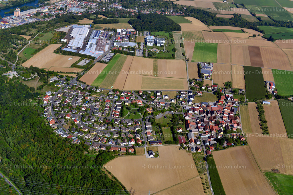 3650384 | HOHESTADT 31.08.2016 Wohngebiet einer Einfamilienhaus- Siedlung am Rande von landwirtschaftlichen Feldern in Hohestadt im Bundesland Bayern, Deutschland // Single-family residential area of settlement on the edge of agricultural fields in Hohestadt in the state Bavaria, Germany Foto: Gerhard Launer