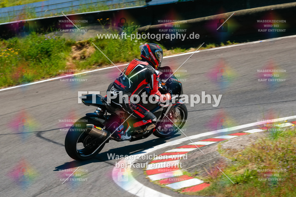 Moto-TeamOBK-22118 | Hier findet Ihr Bilder von Touristenfahrten auf der Nürburgring Nordschleife oder von anderen Veranstaltungen die ich besucht habe. Viel Spass beim Durch Schauen 