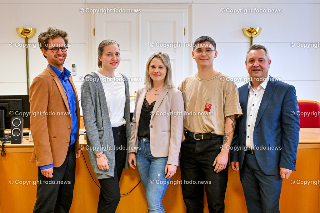 Landesgericht Linz_ Lehrlinge_ 24.04.2024-8 | 24.04.2024, Landesgericht Linz, AUT, 
Lehrlinge, im Bild Joachim Helmchen, Paula Kreindl, Luca Herain, Carina Lugstein, Walter Eichinger
