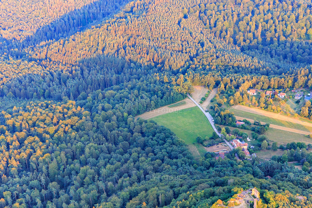 Luftbild: Cramerhaus in Vorderweidenthal im Bundesland Rheinland-Pfalz in Deutschland. Foto: IMG_109264.jpg vom 27.07.2018 durch Werner Riehm/FLY-FOTO.deCramerhaus Lindelbrunn | Waldgaststätte und Unterkunft Südpfalz