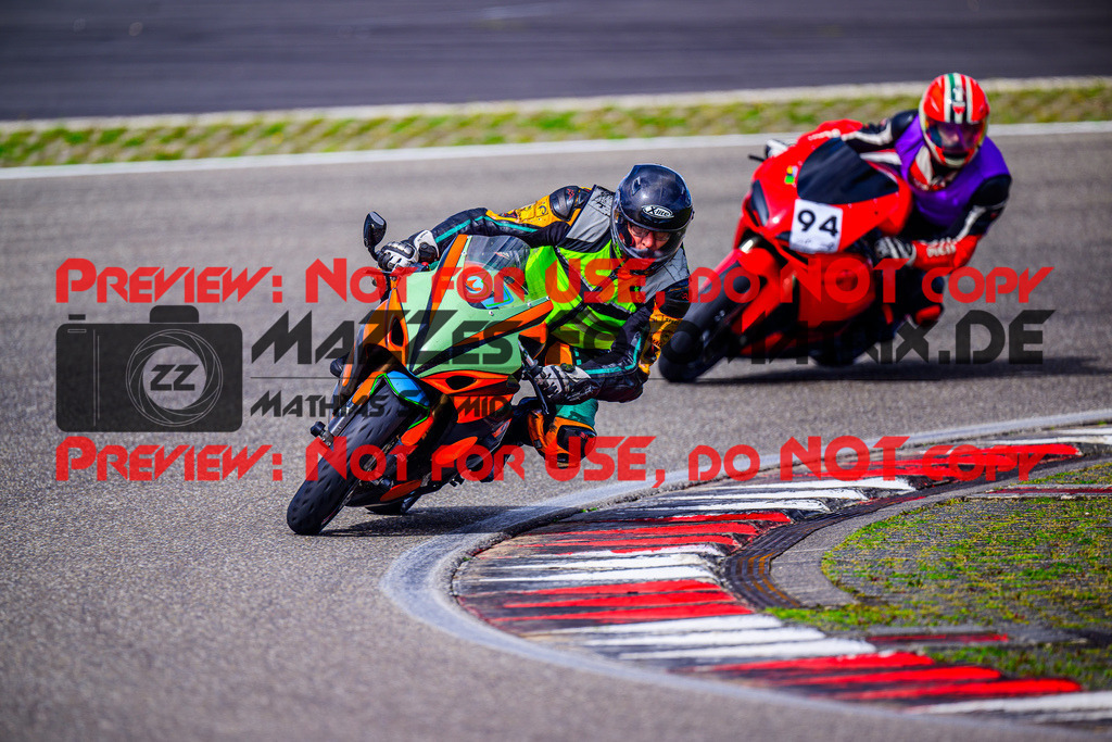 MaZZes_FotoMatrix_240911_6007705_5221 | GELB