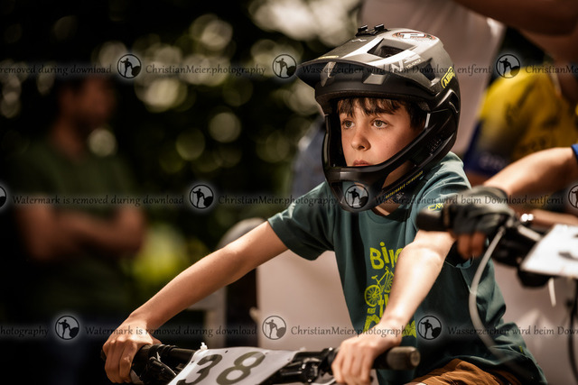 Eierlesen 2026 | Sie wurden bei einem Event oder Sportanlass fotografiert? Hier finden sie ihre Bilder! - Realisiert mit Pictrs.com