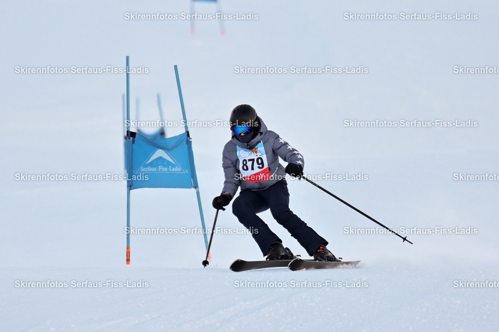 SRF_25.12.2025_0248 | Skirennfotos,Serfaus,Fiss,Ladis,Kinderskirennen,Winter,Tirol,Oberland,skirace,SFL,feelfree,weil wir's genießen,ski,Ski,skifahren,Sonnenplateau, - Realisiert mit Pictrs.com