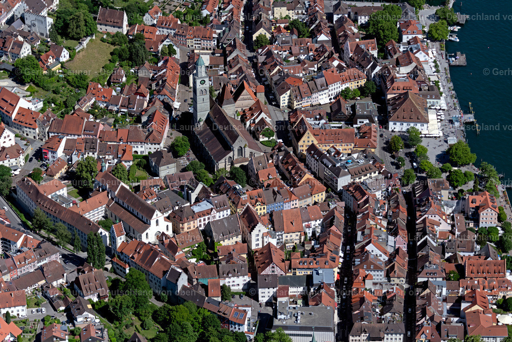 4032000 | ÜBERLINGEN 12.06.2020 Stadtansicht des Innenstadtbereiches an den Uferbereichen des Bodensee in Überlingen im Bundesland Baden-Württemberg, Deutschland. // City view of the downtown area on the shore areas of Lake of Constance in Ueberlingen in the state Baden-Wuerttemberg, Germany. Foto: Gerhard Launer