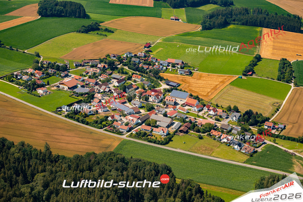 Das Luftbild zeigt : Zillenberg Ried - Die Luftaufnahme wurde 2024 vom UL-Flugzeug aus erstellt ( keine Drohne ) - Hochauflösende Luftaufnahme - Für grossformatige Ausdrucke geeignet. Die Geschenkidee !Mit Lizenz und Bildrechte bestellbar