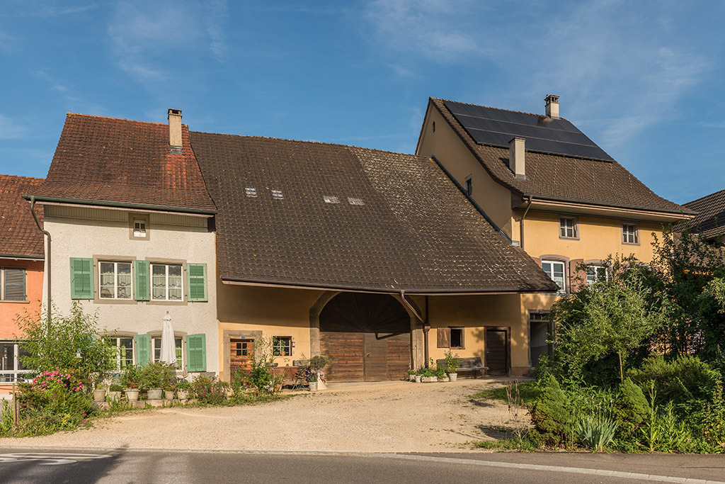 Ehemaliges Bauernhaus | in Bubendorf, Baselland, Schweiz. - Realisiert mit Pictrs.com
