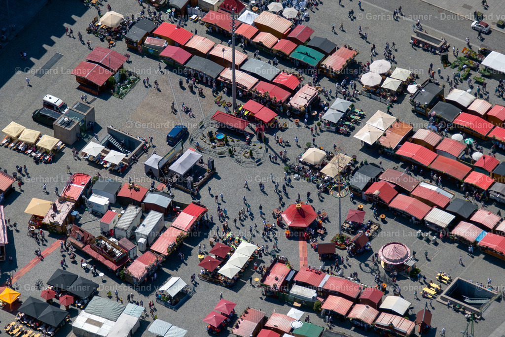 3803718 | DRESDEN 07.09.2021 Platz- Ensemble des Striezelmarkt am Altmarkt im Innenstadt- Zentrum im Ortsteil Altstadt in Dresden im Bundesland Sachsen, Deutschland. // Ensemble space an place of Striezelmarkt on Altmarkt in the inner city center in the district Altstadt in Dresden in the state Saxony, Germany. Foto: Gerhard Launer