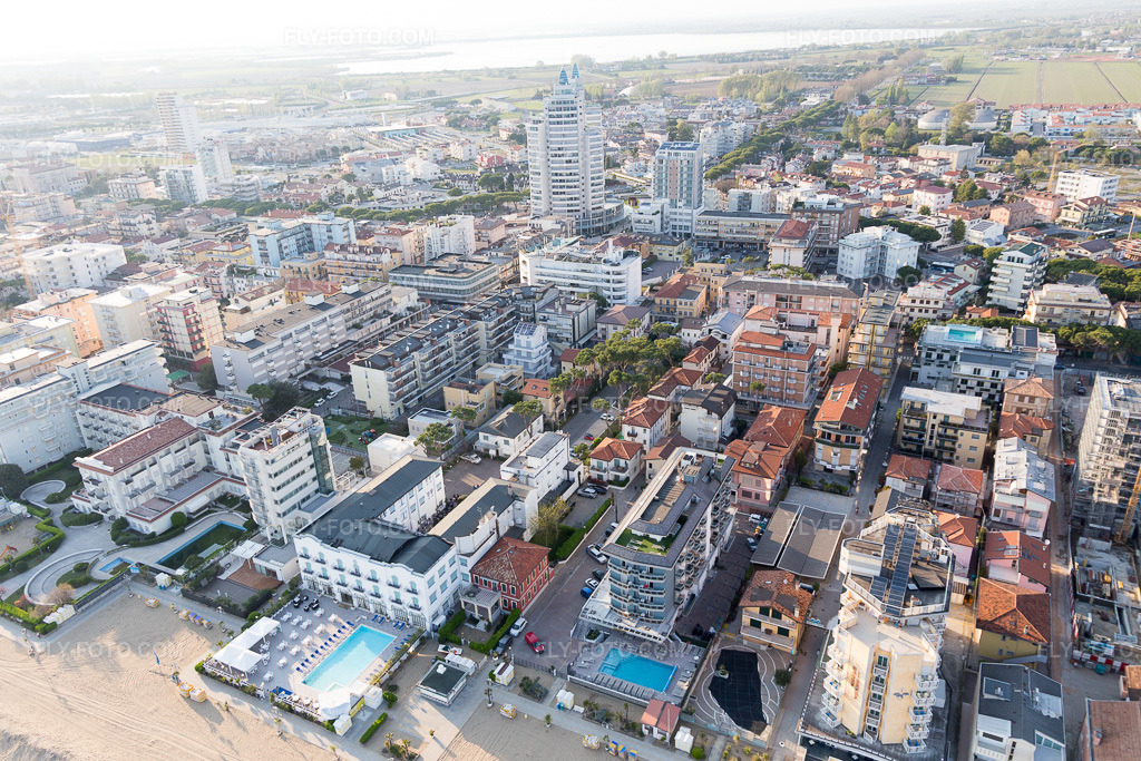 Aerial view: View of the town in Lido di Jesolo in the state Veneto, Italy.Photo: IMG_098193.jpg taken on 04/03/2017 by Werner Riehm/FLY-FOTO.comResolution of the original: 5238 x 3492 px