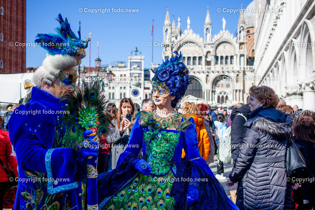 Italien_ Venedig_ 03.03.2025-42 | 03.03.2025, Italien, ITA, Venetien, Venedig, im Bild Venedig, Stadtansichten, Touristen, Reisefeature, Karneval, Masken, maskiert, venezianisch, Reise, Venedig, Venezia, Venetien, Stadtansicht, Campanile, Canale Grande, Markusplatz, Markuskirche, Touristen, Gondel, Gondolere, Faehre, Motorboot, Wassertaxi, Vaporetto, Adria, Lagune, Pfahlbauten, Bruecke, Rialtobruecke, La Gondola, Dogenpalast, Italien, Creativ, Kreativ