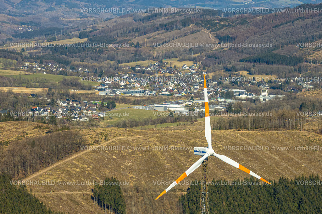 Kirchhundem250308270Kruberg | Luftbild, Windräder und Waldgebiet mit Waldschäden, Welschen Ennest, Kirchhundem, Sauerland, Nordrhein-Westfalen, Deutschland
