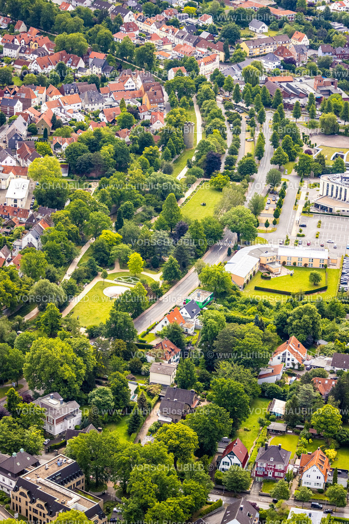 Soest220600421 | Luftbild, rosengarten mit Brunnen und Hotel am Wall, Soest, Soester Boerde, Nordrhein-Westfalen, Deutschland