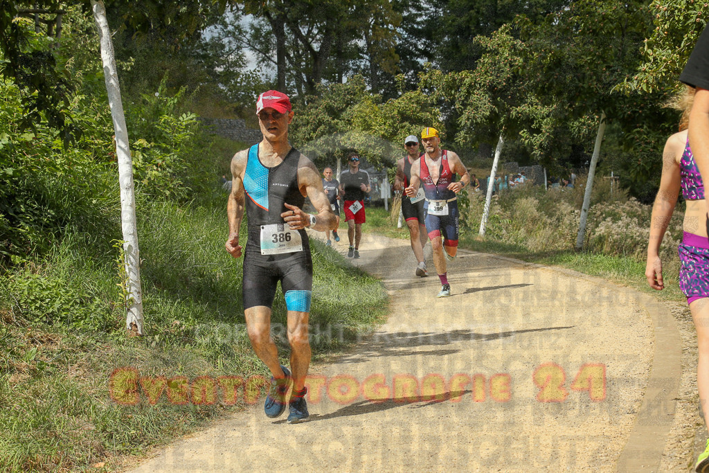 250824_1342_EX1_3290 | Sportfotografie im Rhein-Sieg Kreis, Köln, Bonn, NRW, Rheinland Pfalz, Hessen, etc. Unser Tätigkeitsfeld umfasst den Laufsport vom Volkslauf über den Marathon, Duathlon, Triathon bis zum Ultralauf wie Kölnpfad Ultra oder Schindertrail.