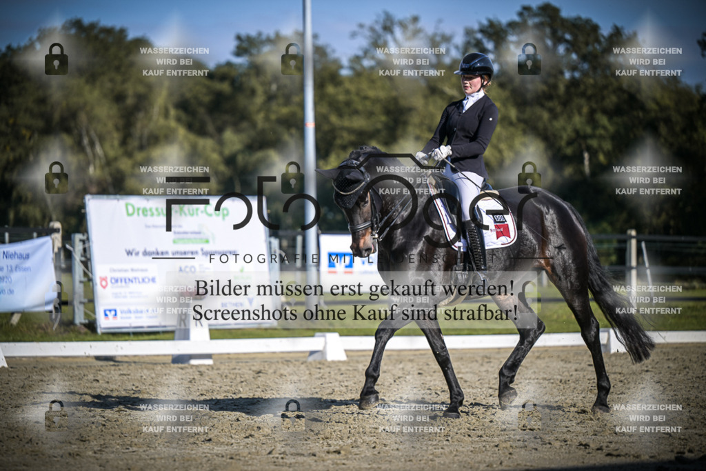 DOS_B846 | Entdecke hochwertige Reitturnierfotos von Foto Oger. Professionell, emotional und authentisch – jetzt Lieblingsmomente im Shop bestellen.Deutschlandweite Turnierfotografie. - Realisiert mit Pictrs.com