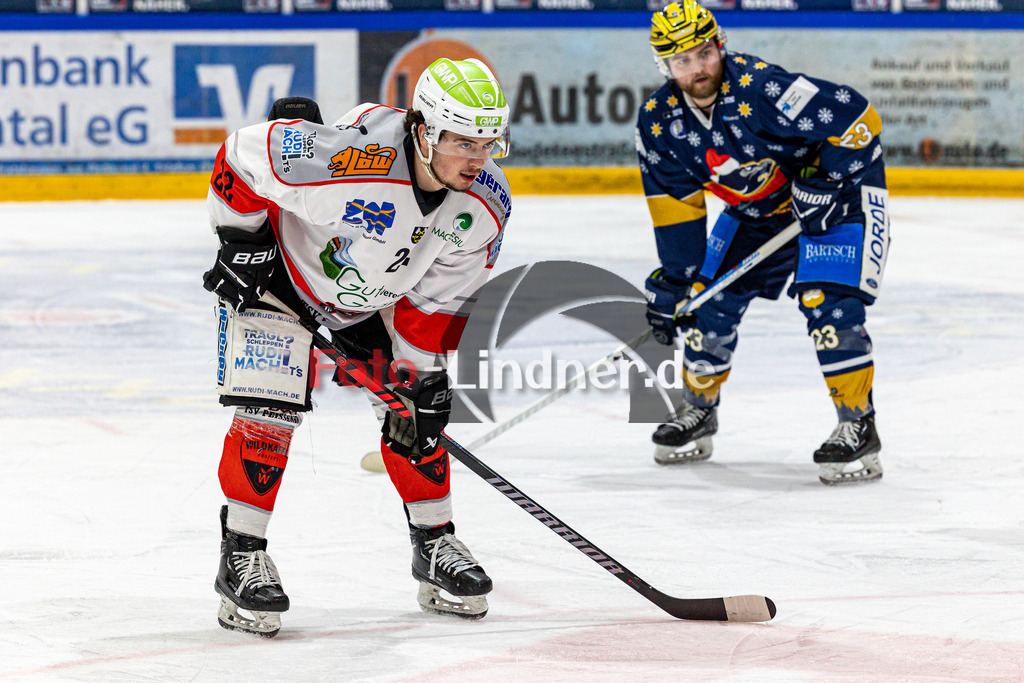 TSV Peißenberg Miners vs ESC River Rats Geretsried | Eishockey Bayernliga 2023/2024, TSV Peißenberg Miners vs ESC River Rats Geretsried,
Sinan ONDÖRTOGLU (Miners 22) am Bulli,
2023-12-26 in Geretsried (Eisstadion)
22 Sinan ONDÖRTOGLU (Miners 22)
Copyright: WolfgangxLindner foto-lindner.de