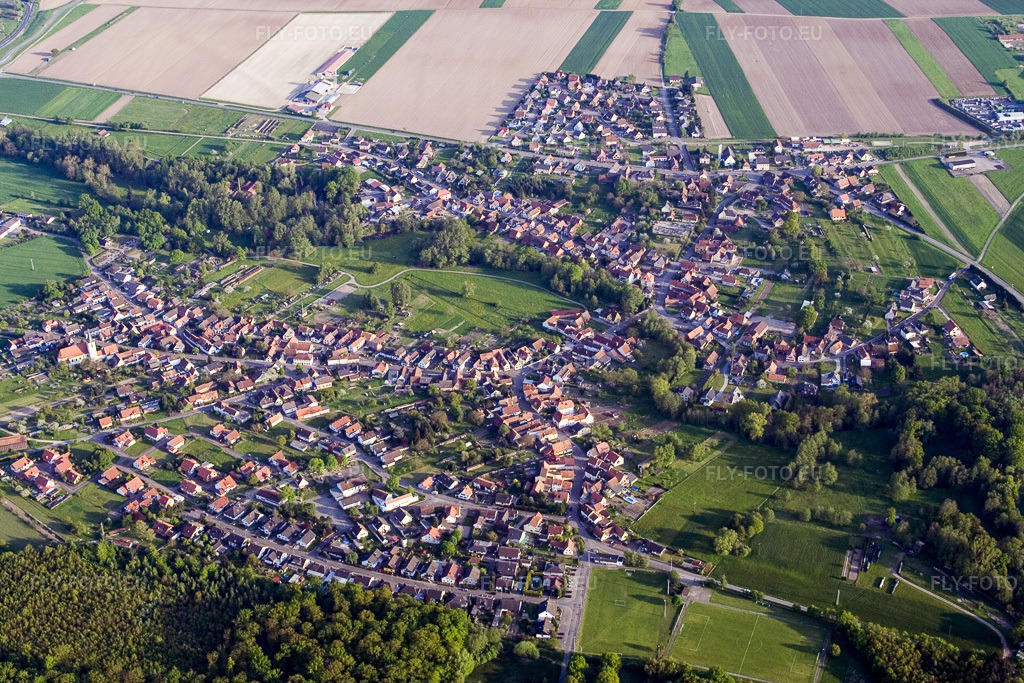 Vue aérienne: Vue de la ville à Scheibenhard dans le département Bas Rhin, France. Photo: IMG_10589.jpg prise le 04/05/2008 par Werner Riehm/FLY-FOTO.euRésolution de l'original: 3456 x 2304 px