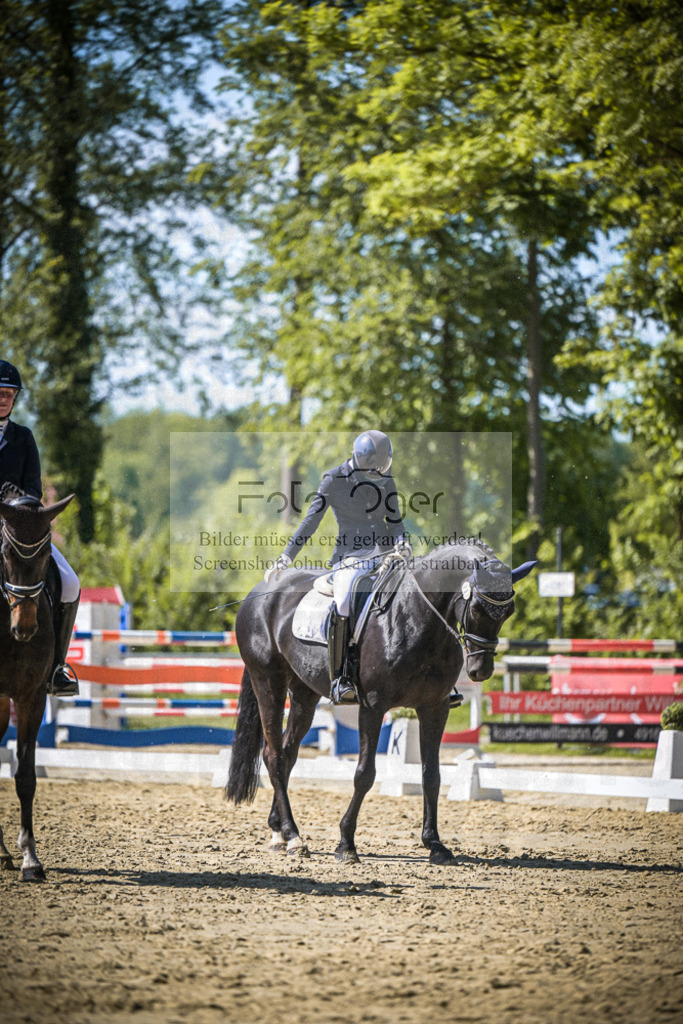 DOS_1688 | Entdecke hochwertige Reitturnierfotos von Foto Oger. Professionell, emotional und authentisch – jetzt Lieblingsmomente im Shop bestellen.Deutschlandweite Turnierfotografie. - Realisiert mit Pictrs.com