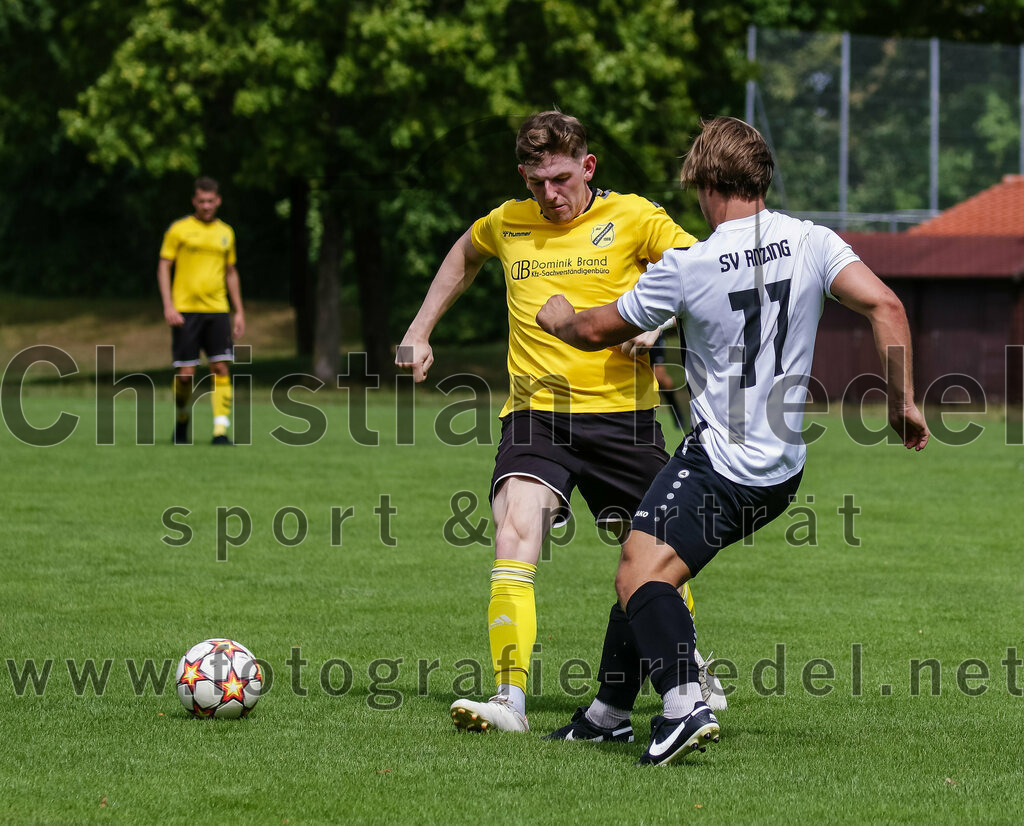 2023-07-23_077_SV_Anzing_gegen_SC_Kirchasch | Anzing, Deutschland, 23.07.2023:
Fußball, Kreisliga 2023 / 2024, Testspiel, SV Anzing gegen SC Kirchasch, Endergebnis: 5:1

Thomas Angermaier (SC Kirchasch, #17), Andreas Hetzel (SV Anzing, #11)

Foto: Christian Riedel / fotografie-riedel.net