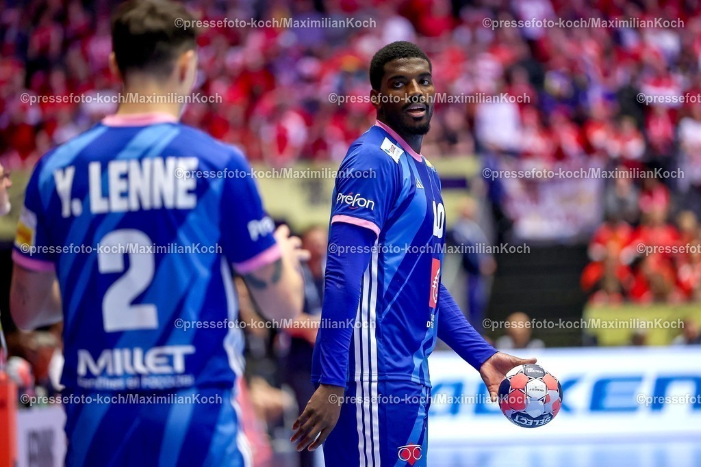 EHF24012601015 | 24.01.2026, Handball, Men's EHF EURO 2026, Frankreich - Portugal, Jyske Bank Boxen in Herning, Dänemark, Main Round:  Yanis Lenne (France #02) neben  Dika Mem (France #10)