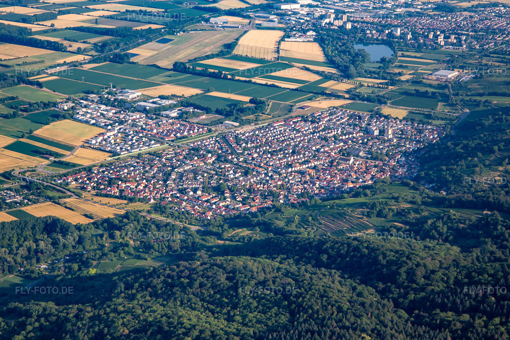Luftbild: Ortsansicht von Südosten in Laudenbach im Bundesland Baden-Württemberg in Deutschland. Foto: IMG_137004.jpg vom 24.06.2023 durch Werner Riehm/FLY-FOTO.de