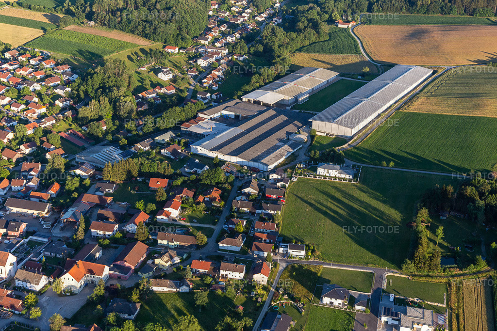 Konservenfabrik Eggerstorfer GmbH http://www.eggerstorfer.de/ https://www.gemeinde-rossbach.de/ | Luftbild: Konservenfabrik Eggerstorfer GmbH http://www.eggerstorfer.de/ https://www.gemeinde-rossbach.de/ in Roßbach im Bundesland Bayern in Deutschland. Foto: IMG_132884.jpg vom 02.07.2022 durch ©2025 Werner Riehm fly-foto.de/copyright - Realisiert mit Pictrs.com