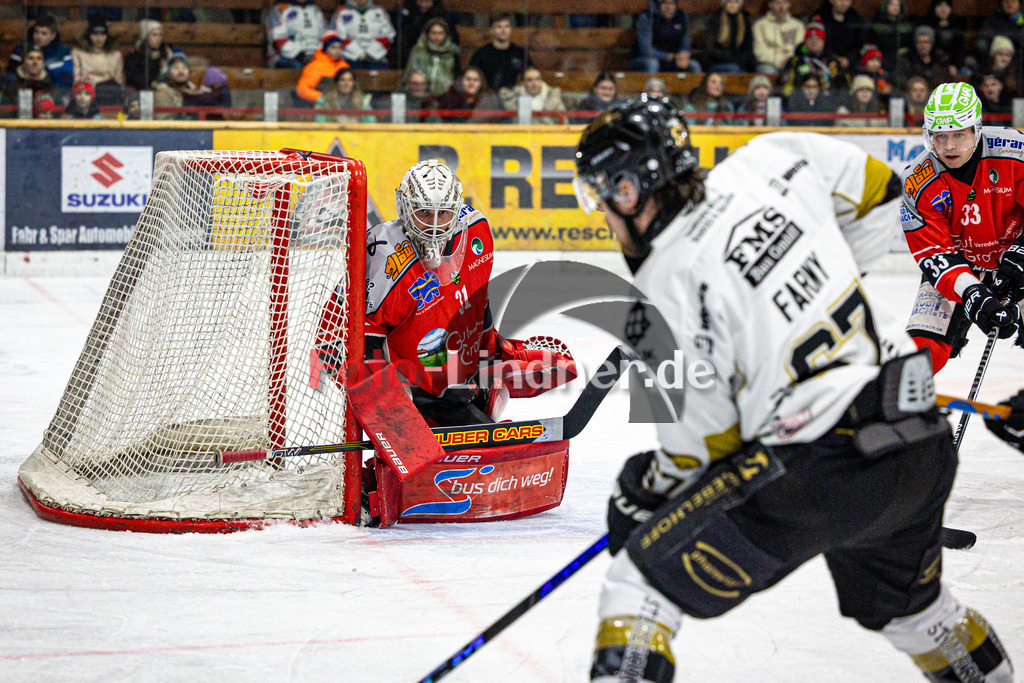 TSV Peißenberg MINERS gegen EHC Königsbrunn PINGUINE | Eishockey Bayernliga Herren Playoffs Viertelfinale 2024/25 - Spiel 4 von 7, TSV Peißenberg MINERS gegen EHC Königsbrunn PINGUINE, 20250216,Korbinian SERTL (MINERS Goali 31) in Aktion, im Tor,2025-02-16 in Peißenberg (Eisstadion Peißenberg)Korbinian SERTL (MINERS Goali 31)Copyright: WolfgangxLindner foto-lindner.de