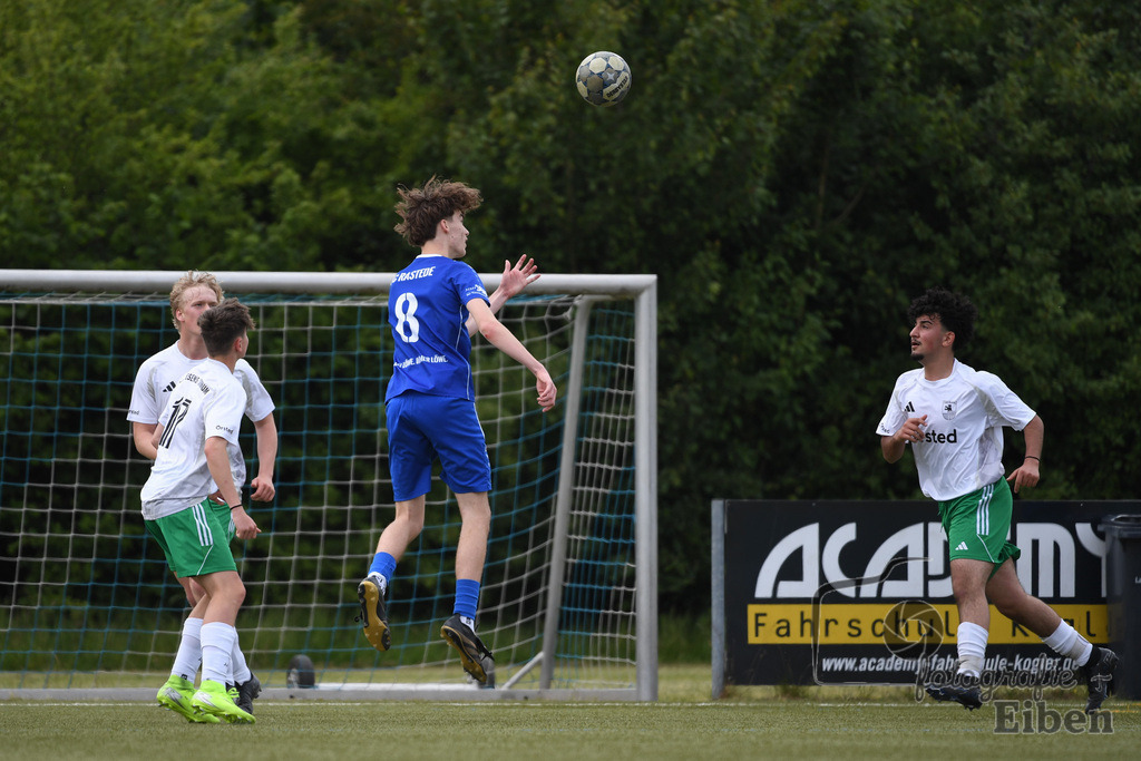 FC Rastede-JSG Esens/Dornum | B-Jugend Bezirksliga; FC Rastede (blau)-JSG Esens/Dornum (weiß) am 24.05.2025 in Rastede (Sportanlage Kötterswegs), Photo: Philip Eiben 2025 - Realisiert mit Pictrs.com
