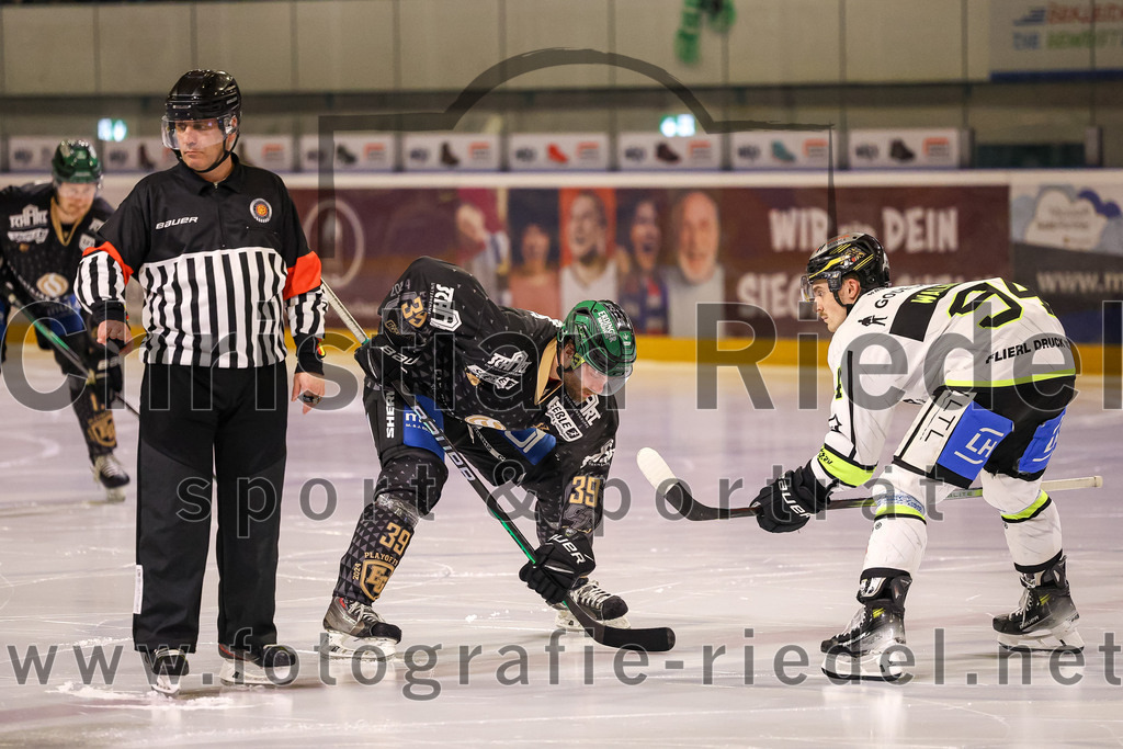 2024-03-01_008_TSV_Erding_gegen_ERSC_Amberg | Erding, Deutschland, 01.03.2024:
Eishockey, Bayernliga Playoffs 2023 / 2024, 5. Spieltag, TSV Erding gegen ERSC Amberg, Endergebnis: 9:0

Thomas Plihal (Erding Gladiators, #39), Brendan Walkom (ERSC Amberg, #94)

Foto: Christian Riedel / fotografie-riedel.net