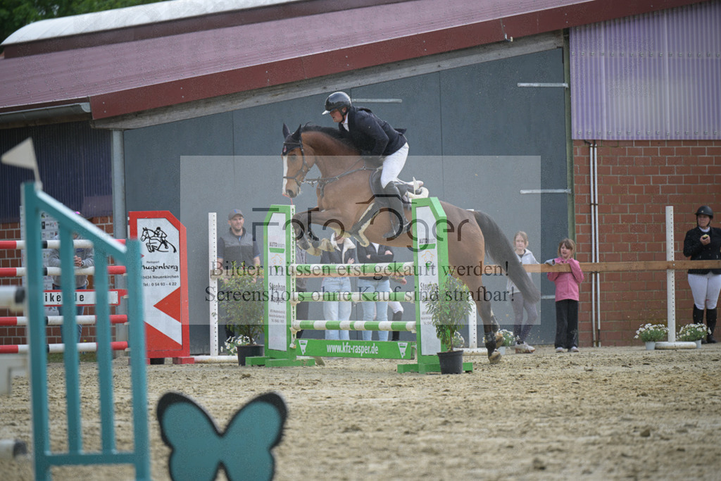 DOS_2887 | Entdecke hochwertige Reitturnierfotos von Foto Oger. Professionell, emotional und authentisch – jetzt Lieblingsmomente im Shop bestellen. - Realisiert mit Pictrs.com