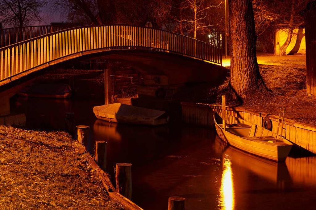 Bruecke im Yachthafen | Bregenz, Austria - January 18, 2015: Bruecke und Boote im Yachthafen. - Realisiert mit Pictrs.com