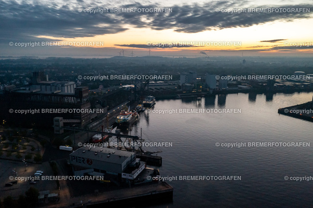 DJI_0012 | 30.09.2022 Drohnenaufnahmen Dt. Schifffahrtstag 2022 Bremen Wendebecken / Weser