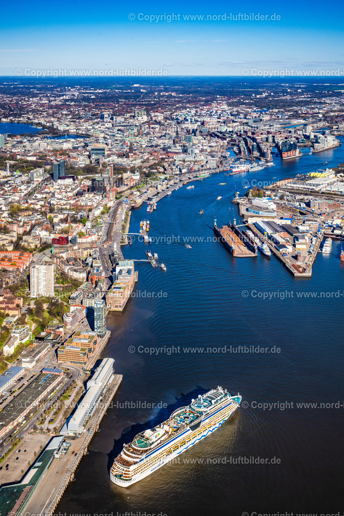 Hamburg_Altona_Cruise_Center_AIDA Mar_dreht_auf_der_Elbe_ELS_4782060425 | HAMBURG 06.04.2025 Kreuzfahrt- Passagier- und Fahrgast- Schiff " AIDAmar " am Kai des Cruise Center in Hamburg, Deutschland. Weiterführende Informationen bei: AIDA Cruises - German Branch of Costa Crociere S.p.A.,  CGH Cruise Gate Hamburg GmbH. // The cruise passenger and passenger ship "AIDAmar" on the quay of the Cruise Center in Hamburg, Germany. Further information at: AIDA Cruises - German Branch of Costa Crociere S.p.A.,  CGH Cruise Gate Hamburg GmbH. Foto: Martin Elsen