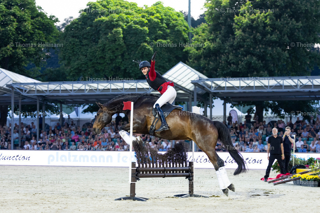 TH_Show_ Lisa Röckener_9418 | Longines Balve Optimum 2023 am 10.06.23 in Balve, Schloss Wocklum, Thomas Hellmann, Show, Lisa Röckener
