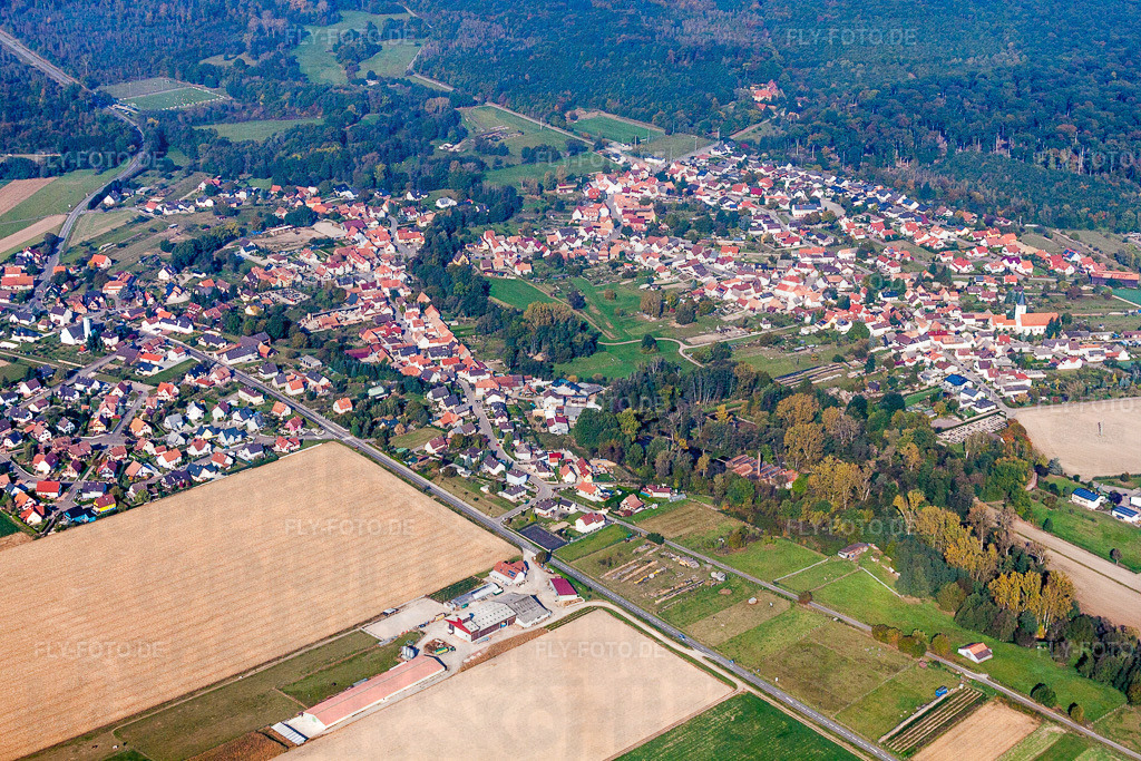 Dorf - Ansicht am Rande von landwirtschaftlichen Feldern und Nutzflächen in Grand Est | Luftbild: Dorf - Ansicht am Rande von landwirtschaftlichen Feldern und Nutzflächen in Grand Est in Scheibenhard im Bundesland Bas-Rhin in Frankreich. Foto: IMG_45920.jpg vom 16.10.2011 durch Werner Riehm/FLY-FOTO.de - Realisiert mit Pictrs.com