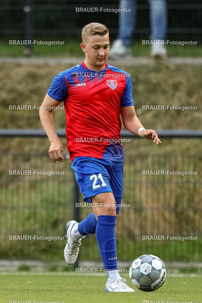 1_KFCWAT_20250723_0676.JPG -  - KFC Uerdingen - SG Wattenscheid 09 - Testspiel | Krefeld, Deutschland, 23.07.25: Jan Bachmann (KFC Uerdingen) in Aktion, am Ball, Einzelaktion waehrend des Testspiel Spiels zwischen KFC Uerdingen - SG Wattenscheid 09 in der Covestro Sportpark am 23. July 2025 in Krefeld, Deutschland. (Foto von Stefan Brauer/Brauer-Fotoagentur)