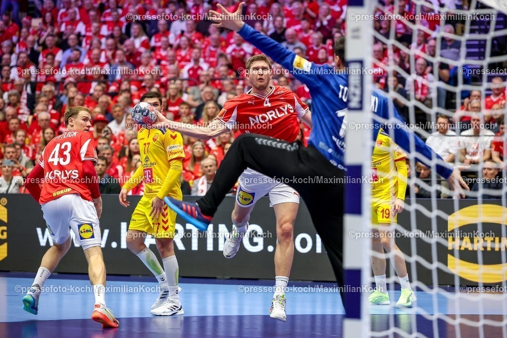 EHF16012602061 | 16.01.2026, Handball, Men's EHF EURO 2026, Dänemark - Nordmazedonien, Jyske Bank Boxen in Herning, Dänemark, Preliminary Round:  Magnus Landin Jacobsen (Denmark #04) wirft auf das Tor von  Ivan Galevski (North Macedonia #16) 