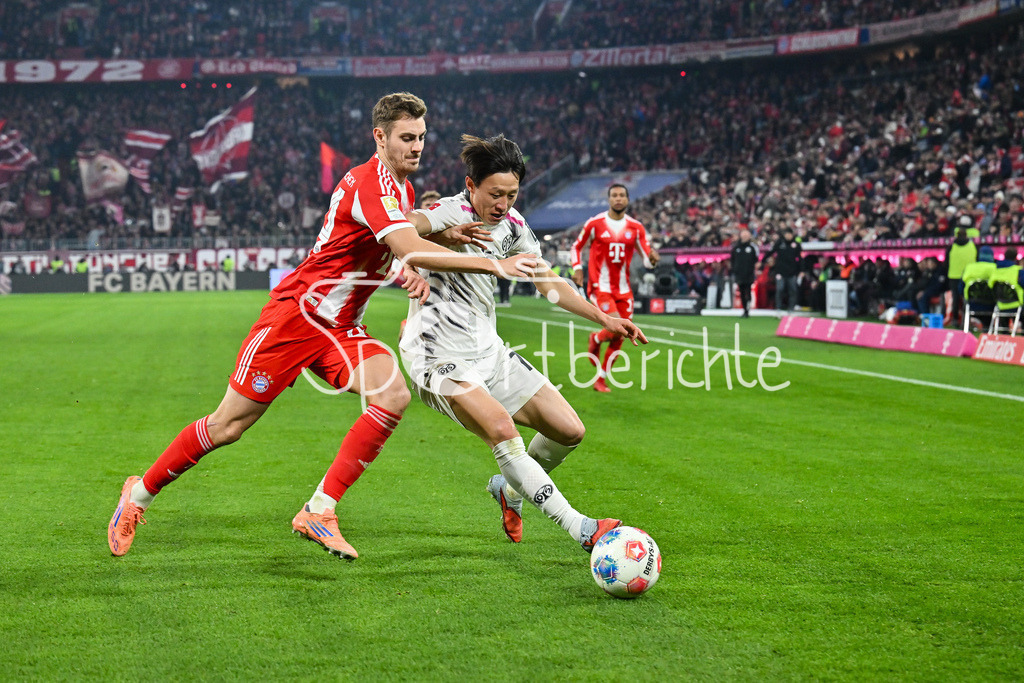 FC Bayern München - 1. FSV Mainz 05 | MUNICH, GERMANY - 14. DECEMBER: im Duell Josip STANISIC (FC Bayern Munich 44) und Jae-Sung Lee (1. FSV Mainz 05 7) während dem Bundesligamatch zwischen dem FC Bayern München und dem 1. FSV Mainz 05 am 14. Spieltag in der Allianz Arena / DFL REGULATIONS PROHIBIT ANY USE OF PHOTOGRAPHS AS IMAGE SEQUENCES AND/OR QUASI-VIDEO