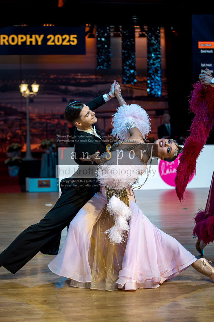 20251214_Baltic-Trophy_2594-2 | Tanzsportbilder, Standardtanz, Lateintanz, WDSF, DTV, LTVB, dancecomp, goc, hessen tanzt, blaues band der spree, walzer, tango, wiener walzer, slowfox, quickstepp, samba, rumba, cha-cha-cha, paso doble. jive, hd-kroft photography, turniertanzsport