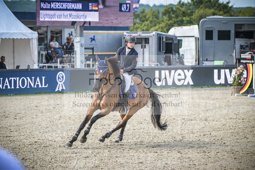DOS_8192 | Entdecke hochwertige Reitturnierfotos von Foto Oger. Professionell, emotional und authentisch – jetzt Lieblingsmomente im Shop bestellen.Deutschlandweite Turnierfotografie. - Realisiert mit Pictrs.com