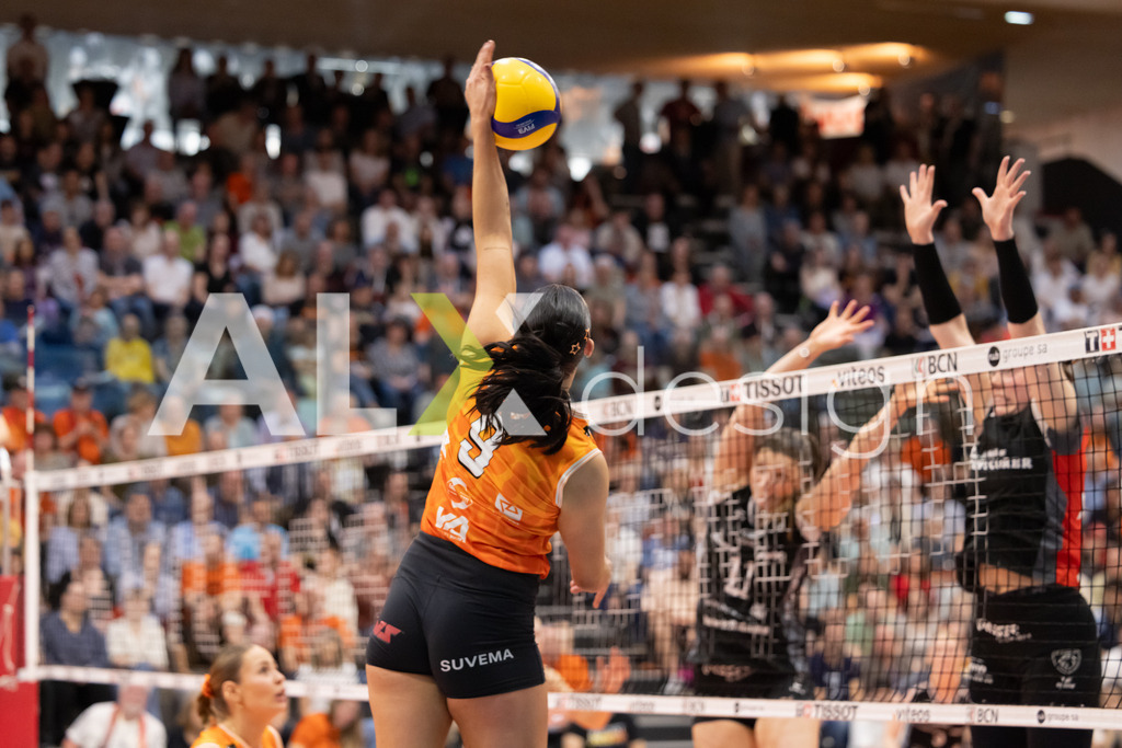 Volleyball I Frauen I Saison 2025-2026 I Volleyball NLA | Women I  Playoffs Finals 1/5 I viteos NUC - VC Kanti Schaffhausen I 06.04.2026 | 9 Maia Dvoracek (USA) (Viteos NUC) – Diagonal - Realisiert mit Pictrs.com