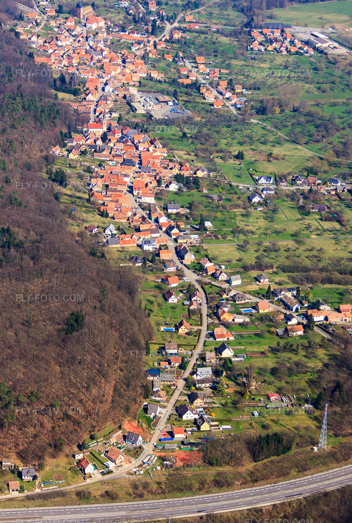 Aerial view: View of the town from the south in Eckartswiller in the state Bas-Rhin, France.Photo: IMG_38539.jpg taken on 03/20/2011 by Werner Riehm/FLY-FOTO.comResolution of the original: 2830 x 4195 px