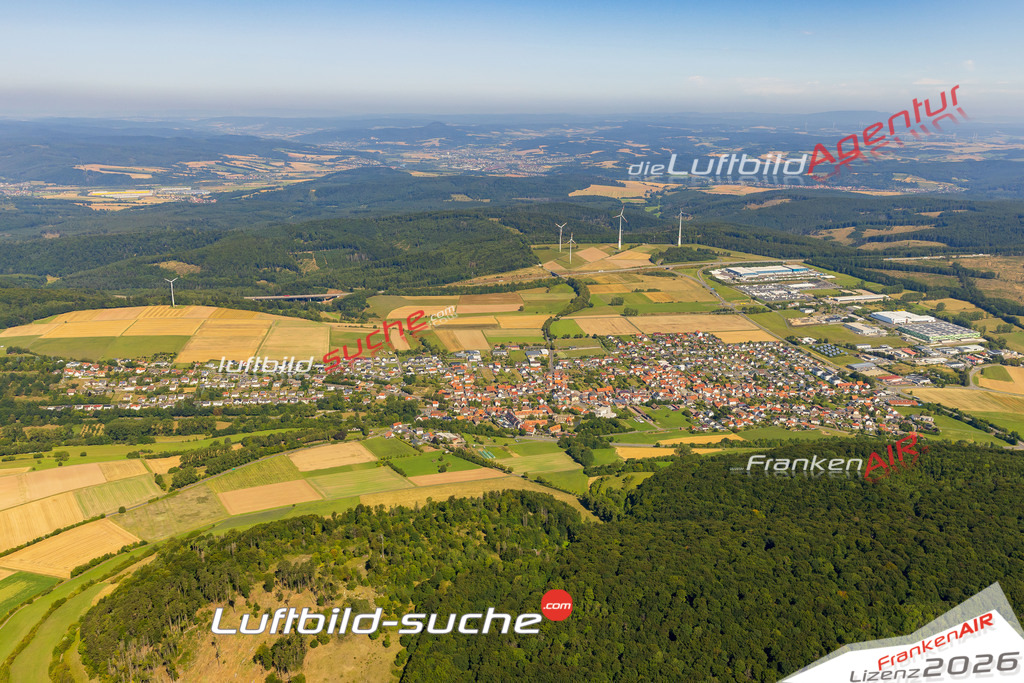 Stadt Friedewald von Oben- Die Luftaufnahme wurde 2025 vom UL-Flugzeug heraus erstellt ( keine Drohnenaufnahme ) - Hochauflösende Luftaufnahme - für Wandbilder und großformatige Ausdrucke geeignet. Das besondere Geschenk!Hier alle&nbsp;Infos zur Lizenzierung der LuftaufnahmeWir fliegen auch dieses Jahr wieder in Ihre Region um Luftbilder zu erstellen.- Luftbild anfragen