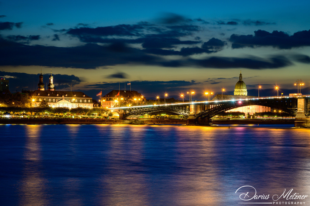 Die Theodor-Heuss-Brücke in Mainz | Die Theodor-Heuss-Brücke zwischen Mainz und Mainz-Kastel