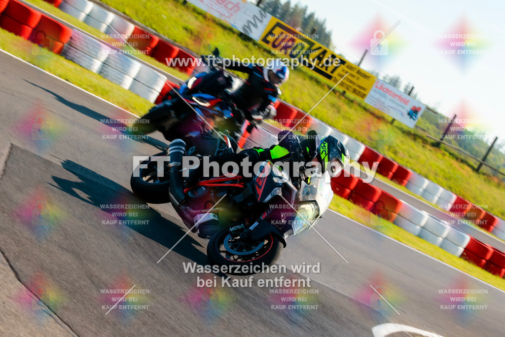 Moto-TeamOBK-21089 | Hier findet Ihr Bilder von Touristenfahrten auf der Nürburgring Nordschleife oder von anderen Veranstaltungen die ich besucht habe. Viel Spass beim Durch Schauen 
