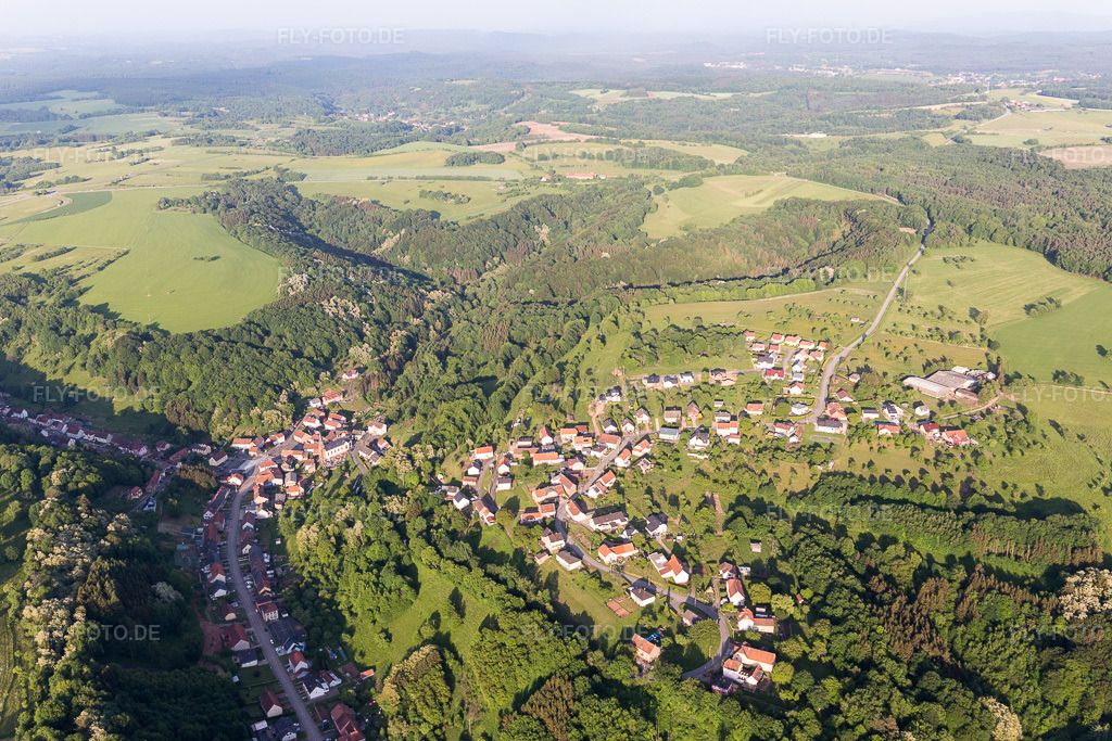 Luftbild: Ortsansicht in Hottviller im Bundesland Moselle in Frankreich. Foto: IMG_107222.jpg vom 18.05.2018 durch Werner Riehm/FLY-FOTO.de