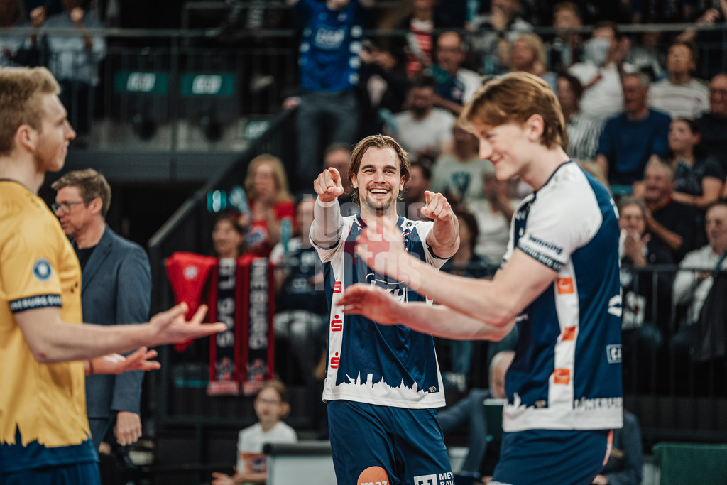 Volleyball | Herren | Saison 2024/2025 | 1. Volleyball Bundesliga Männer | Halbfinale | SVG Lüneburg vs. VfB Friedrichshafen | 19.04.2025 | Michael Patrick Wright (#3, SVG Lüneburg) jubelt