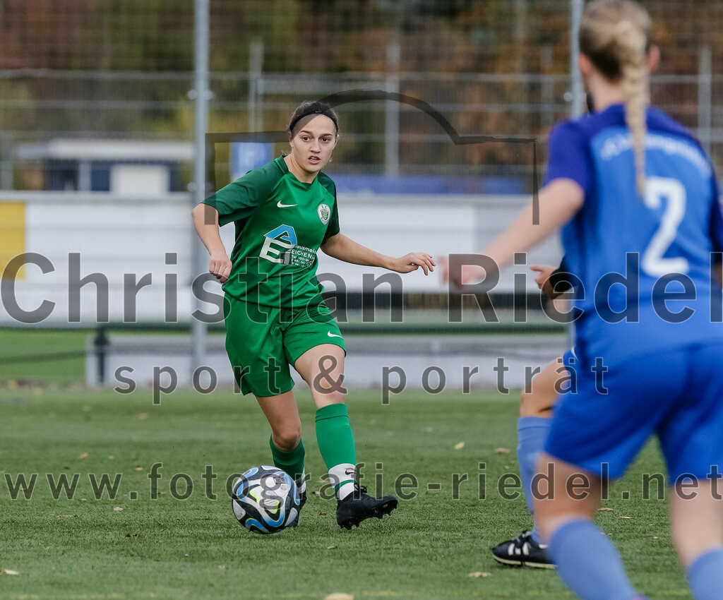 2023-11-19_022_FC_Langengeisling_gegen_FC_Forstern_II | Erding, Deutschland, 19.11.2023:
Fußball, Bezirksoberliga 2023 / 2024, 12. Spieltag, FC Langengeisling gegen FC Forstern II, Endergebnis: 3:0

Luise Eisenbarth (FC Forstern, #21)

Foto: Christian Riedel / fotografie-riedel.net